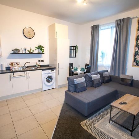 Ideal For Groups - Modern 2 Bedroom Apartment - Free Parking, Transit Links, Close To Stadiums Manchester Exteriér fotografie
